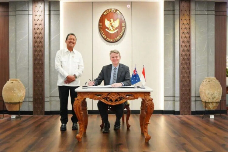 Ministro Sakti Wahyu Trenggono reunido con el embajador Rod Brazier en Yakarta.