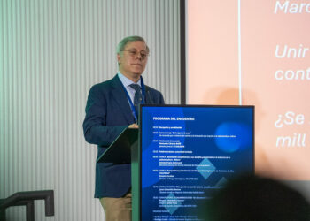 Juan Sebastián Montes, decano de la Escuela de Negocios de la Universidad Adolfo Ibáñez, durante la cumbre de InfoSALMON en Santiago.