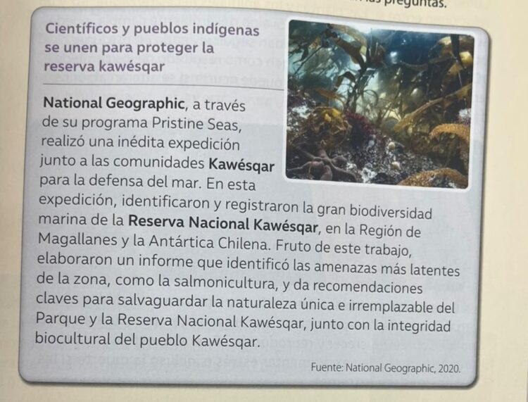 Detalle de páginas de un libro escolar de enseñanza básica de Historia y Geografía de Chile