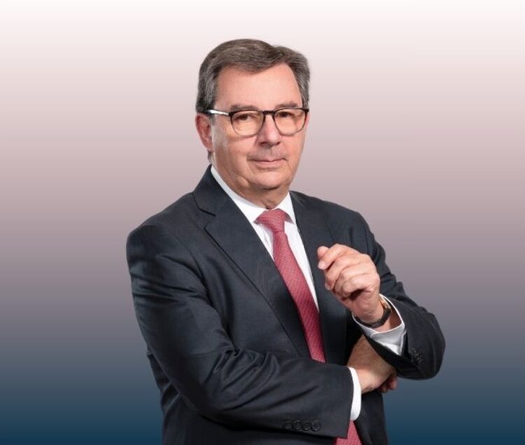 Ministro de Defensa, Fernando Barros. Créditos: Barros & Errázuriz Abogados.