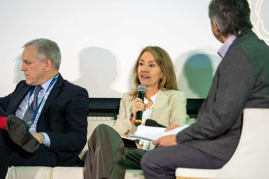 Susana Jiménez, vicepresidenta de la CPC, participando en el conversatorio sobre crecimiento y certeza jurídica.