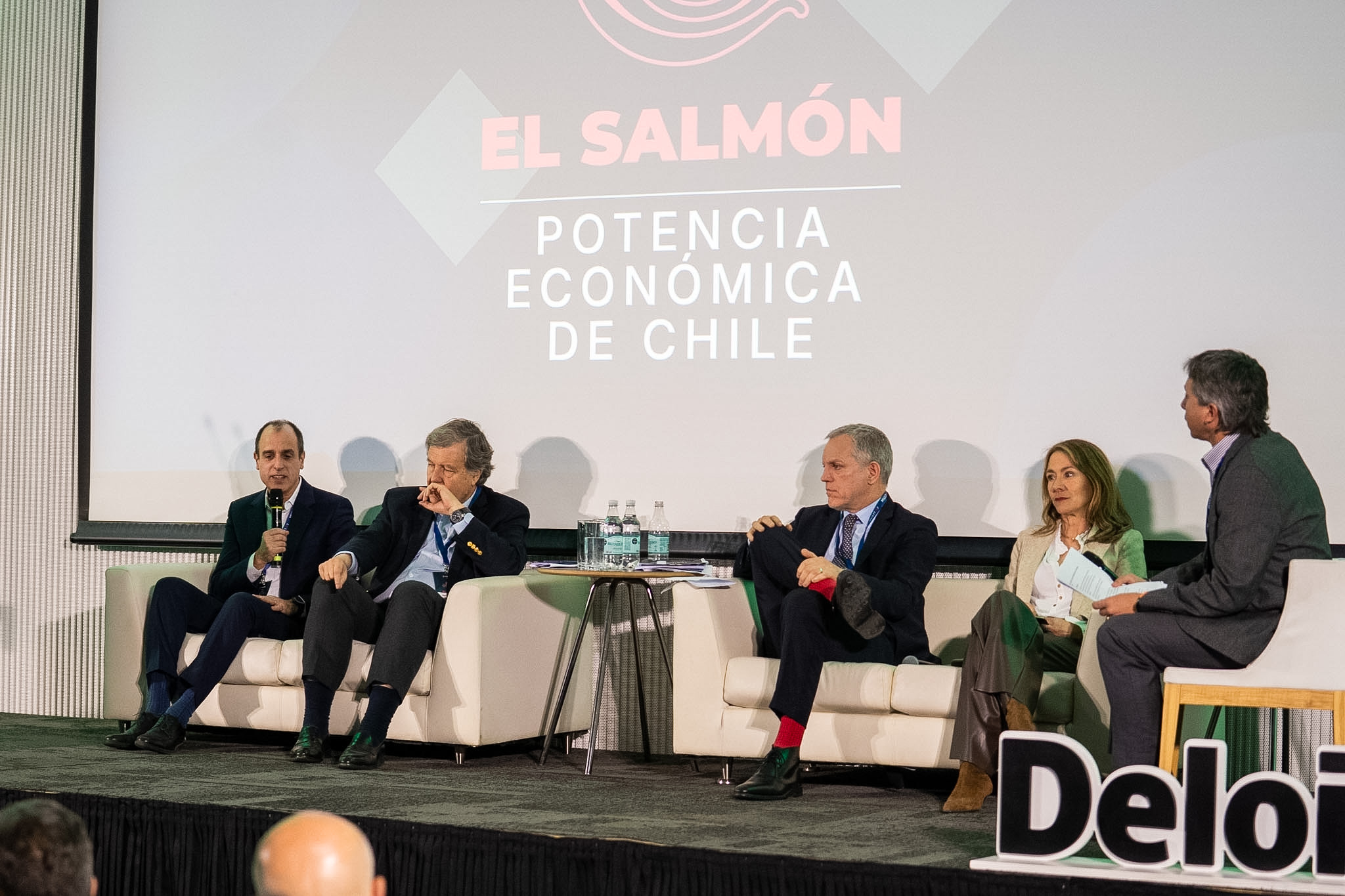 Panelistas del conversatorio Chile Productivo con Cristián Swett (Multi X), Patricio Melero (SalmonChile), Carlos Urenda (Consejo Minero) y Susana Jiménez (CPC). 