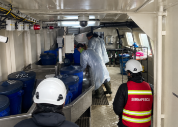 Sernapesca refuerza la fiscalización por virus ISA en Aysén, establece zonas de control y aumenta las medidas de bioseguridad en torno al centro Izaza. Foto: Sernapesca