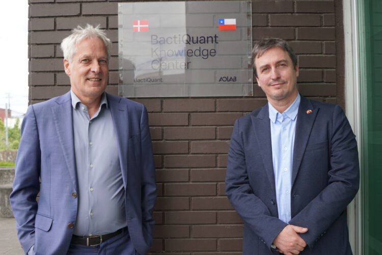 Líderes de AOLAB y BactiQuant en el lanzamiento del Knowledge Center en Puerto Montt