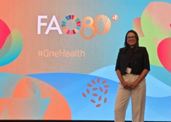 Dra. Javiera Cornejo, del Centro CASA, en la conferencia de la FAO sobre One Health en acuicultura