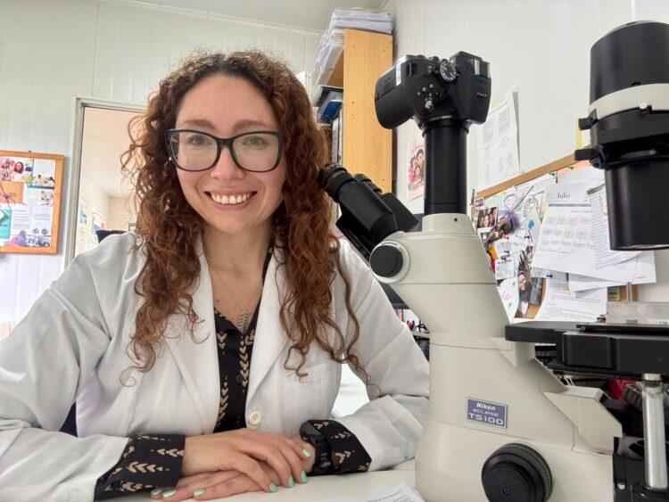 Francisca Muñoz, jefa del Laboratorio de Fitoplancton y Bio-Óptica de Plancton Andino. Créditos: Cedida.