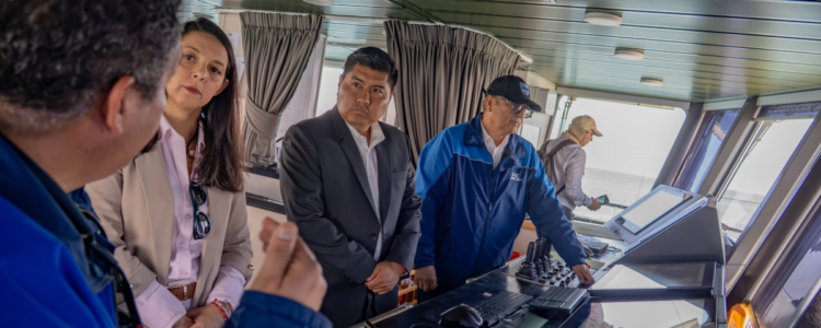 Gobernador regional de Arica y Parinacota con el director ejecutivo del IFOP, por la temperatura del mar