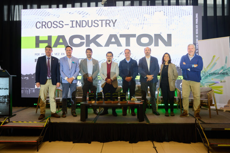 Participantes de la Cross-Industry Hackatón 2026 en Puerto Montt, impulsada por SalmonChile y la aceleradora Këtrawa