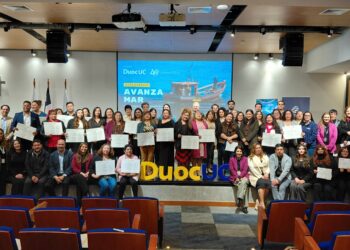 Participantes del programa Avanza Mar durante la ceremonia de certificación en Duoc UC Puerto Montt