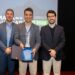 Ejecutivos de Ventisqueros con un reconocimiento en el escenario de la 12ª Semana de la Seguridad