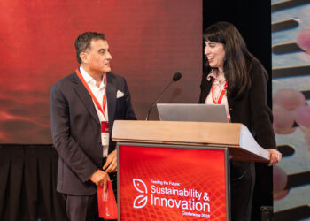 Imagen de referencia de Sustainability & Innovation Conference 2026 con presentadores de la edición 2025.