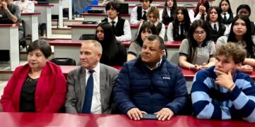 Estudiantes del Liceo María Behety participantes en el curso de inocuidad financiado por Blumar.
