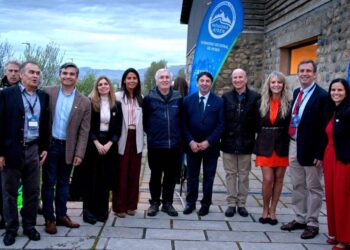Autoridades y representantes de Hoteleros de Chile y AquaChile en el XVII Congreso de Hoteleros en Coyhaique