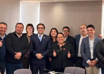 Representantes del Consejo del Salmón, sus empresas socias y autoridades en la mesa nacional de seguridad del buceo en la salmonicultura
