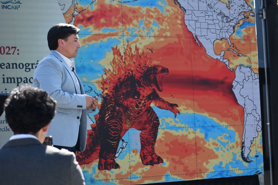 Dr. Patricio Díaz alertando sobre olas de calor marinas y riesgo de FAN en jornada técnica de InfoSALMON.